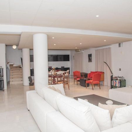 Theodore'S Maisonette Next To The Metro Station 아테네 외부 사진