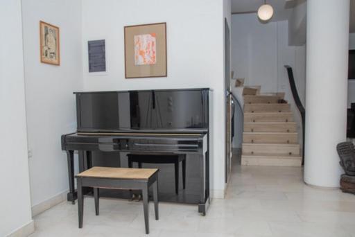 Theodore'S Maisonette Next To The Metro Station 아테네 외부 사진