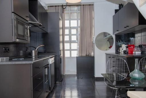 Theodore'S Maisonette Next To The Metro Station 아테네 외부 사진